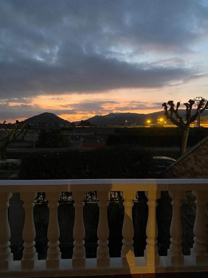 Comfortable Guest Room With Balcony Beniarjo Екстериор снимка